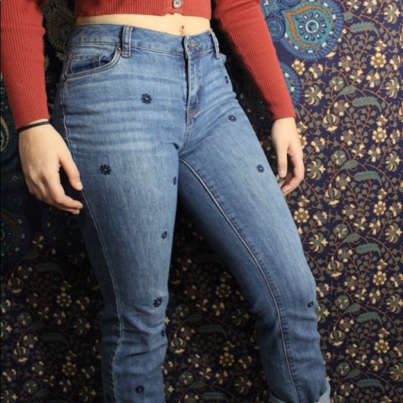 Flower embroidered jeans - Picture 2 of 3
